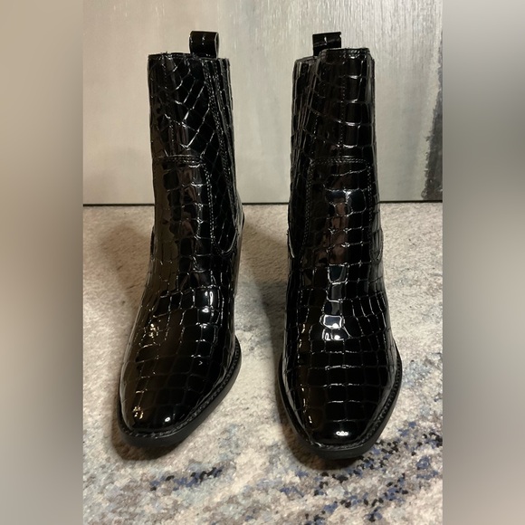 AQUA Star Croc-Embossed Ankle Boots in Black - Size 8.5 (NWOB) - Picture 2 of 12